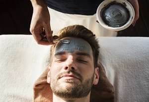 Quarter of males want to try facials – do you? Our recommended Facial Treatments for men inside