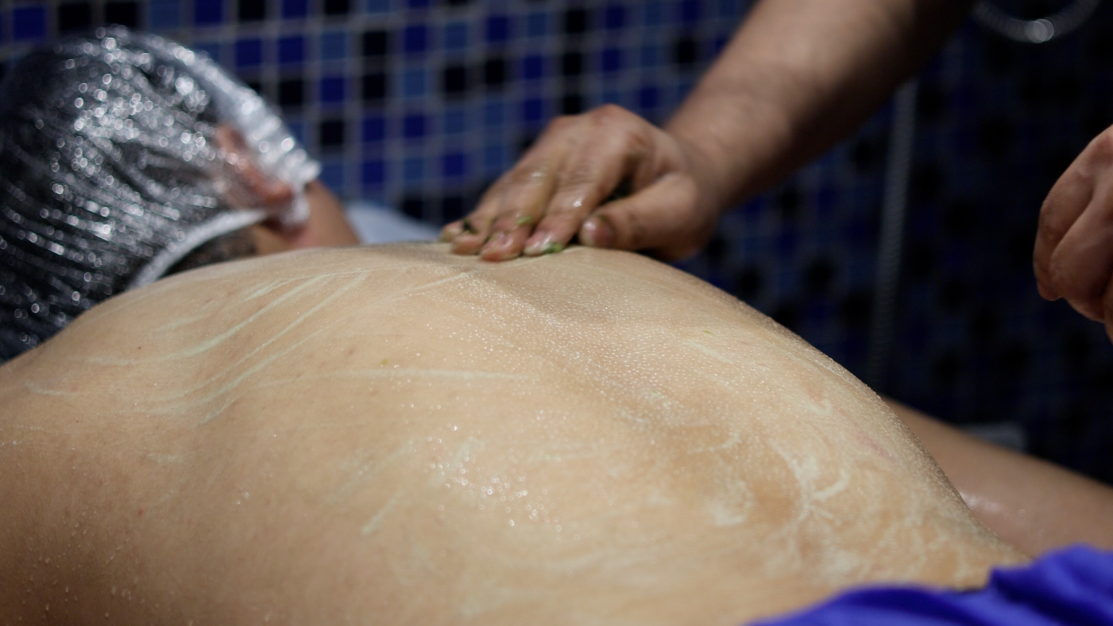 Man getting a moroccan bath